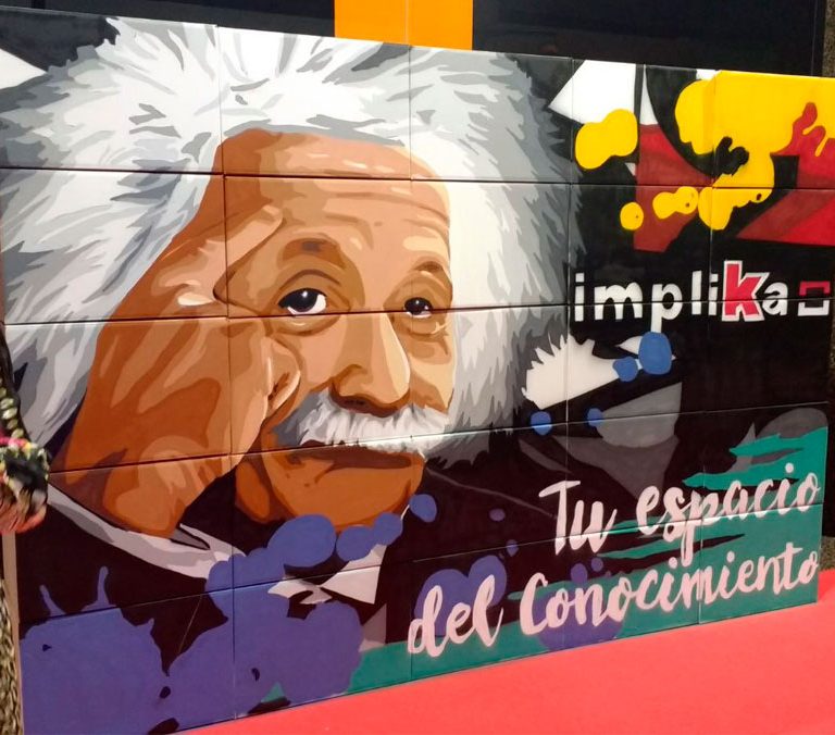 Graffiti de Albert Einstein en evento de inauguración en Bilbao.
