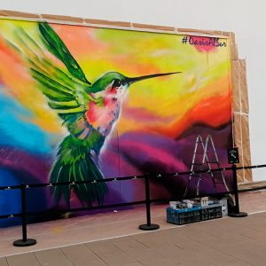 Graffiti de colibrí en evento de Madrid.